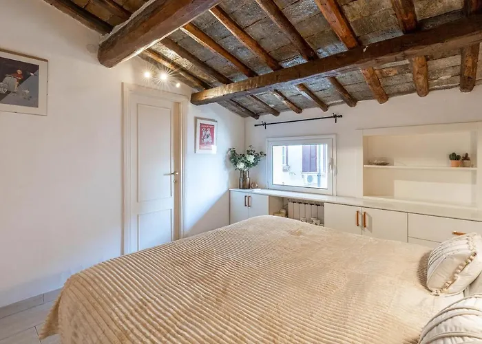 15 Min From Piazza Venezia Skyline Sanctuary In Trastevere